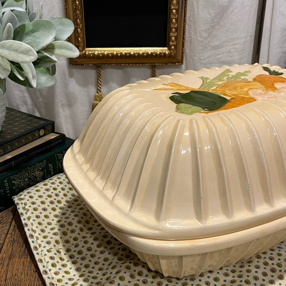 🥕 Vintage Handmade Ceramic Roaster with Vegetable Motif - Picture 6 of 15